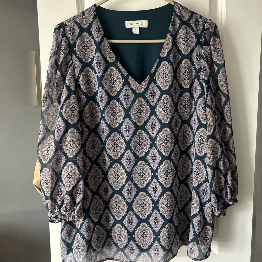 Nine West Green geometric print V-Neck Blouse, 3/4 length sheer sleeves size L